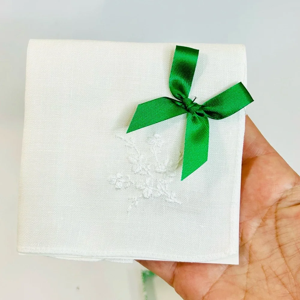 Vintage Irish Linen Embroidered White Handkerchief, New in Box - Picture 5 of 12